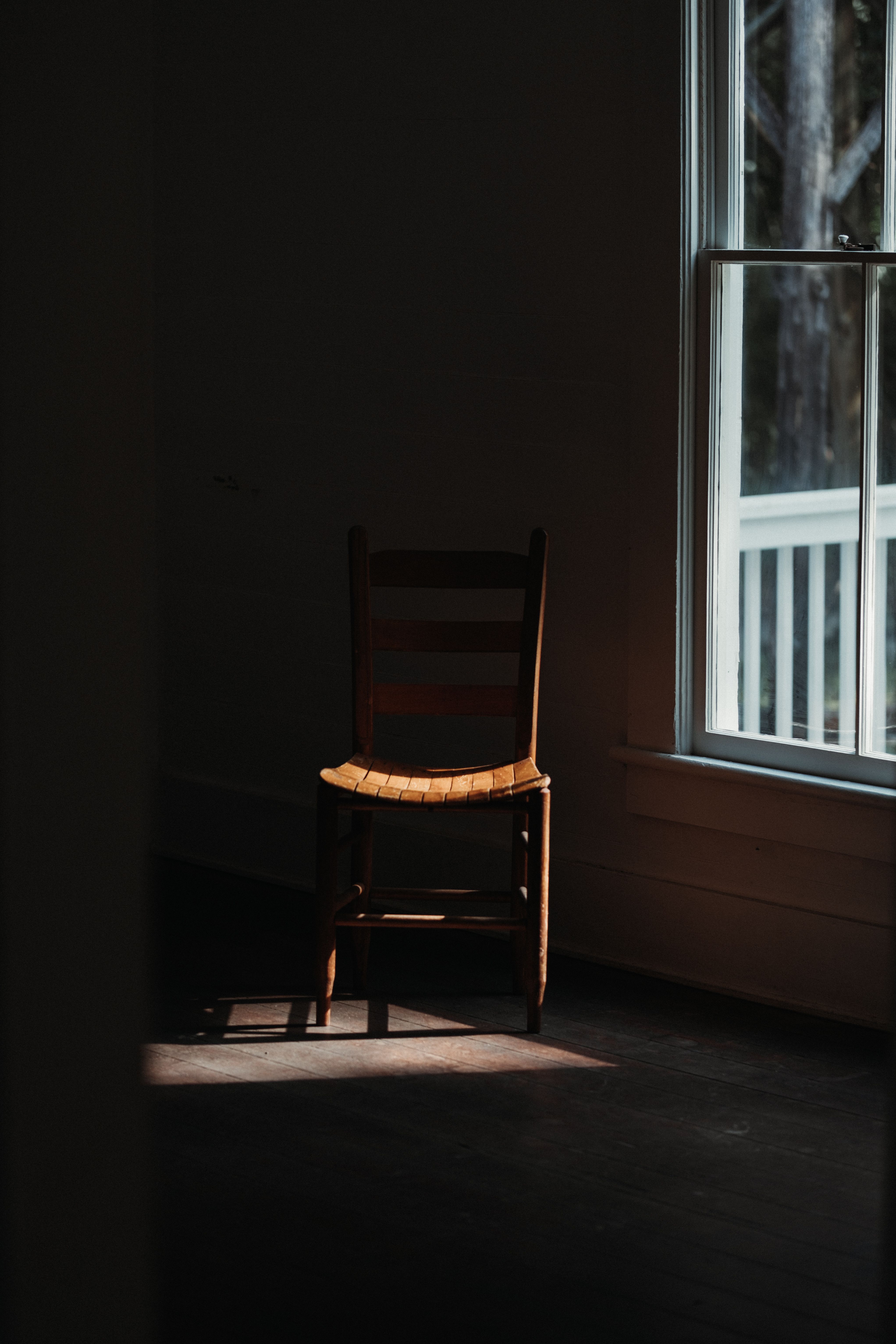 Featured image for the article on grief and loss beyond the five stages